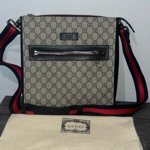 Gucci messenger bag